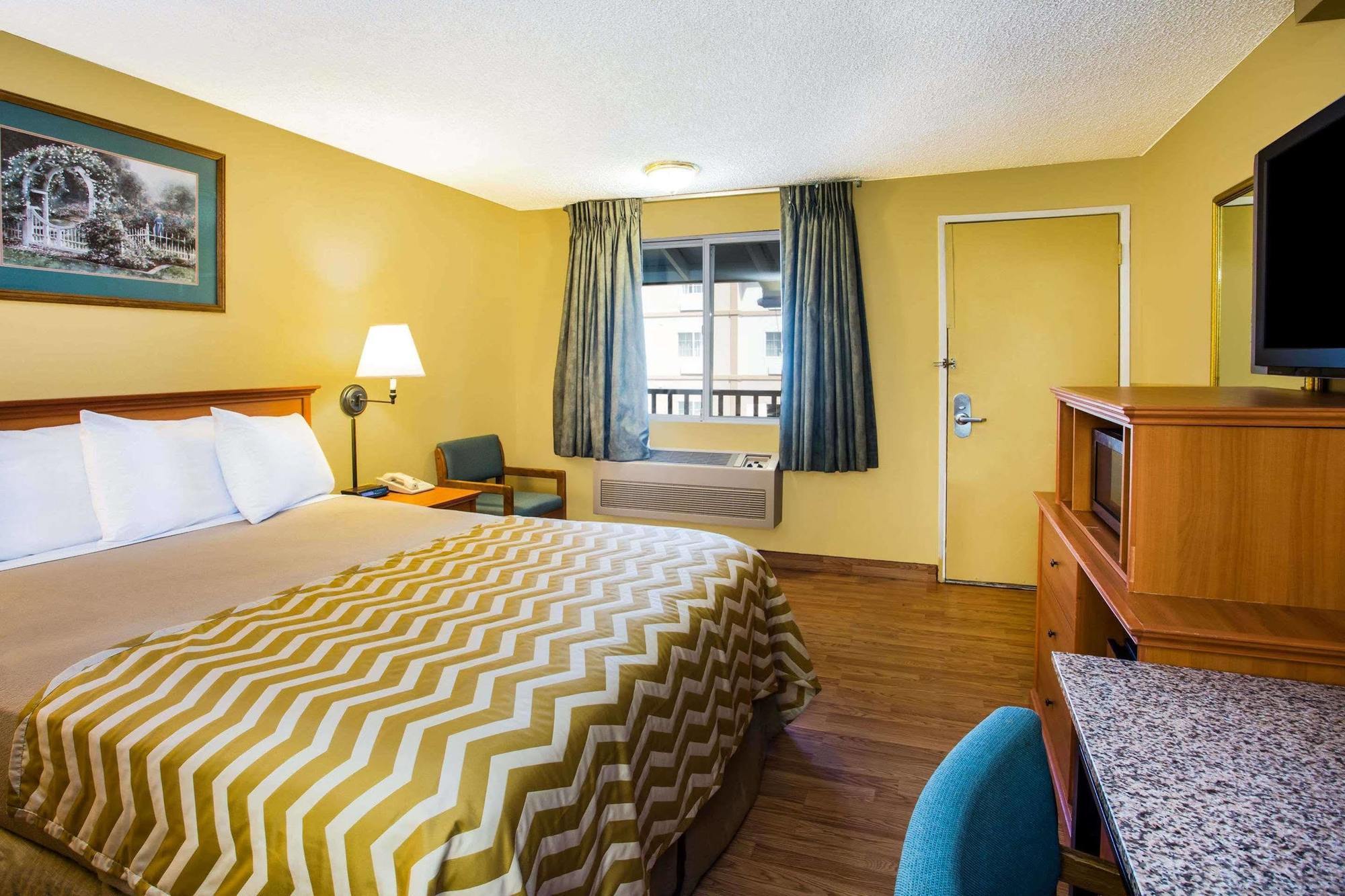 Travelodge By Wyndham Tacoma Near Mcchord Afb Εξωτερικό φωτογραφία